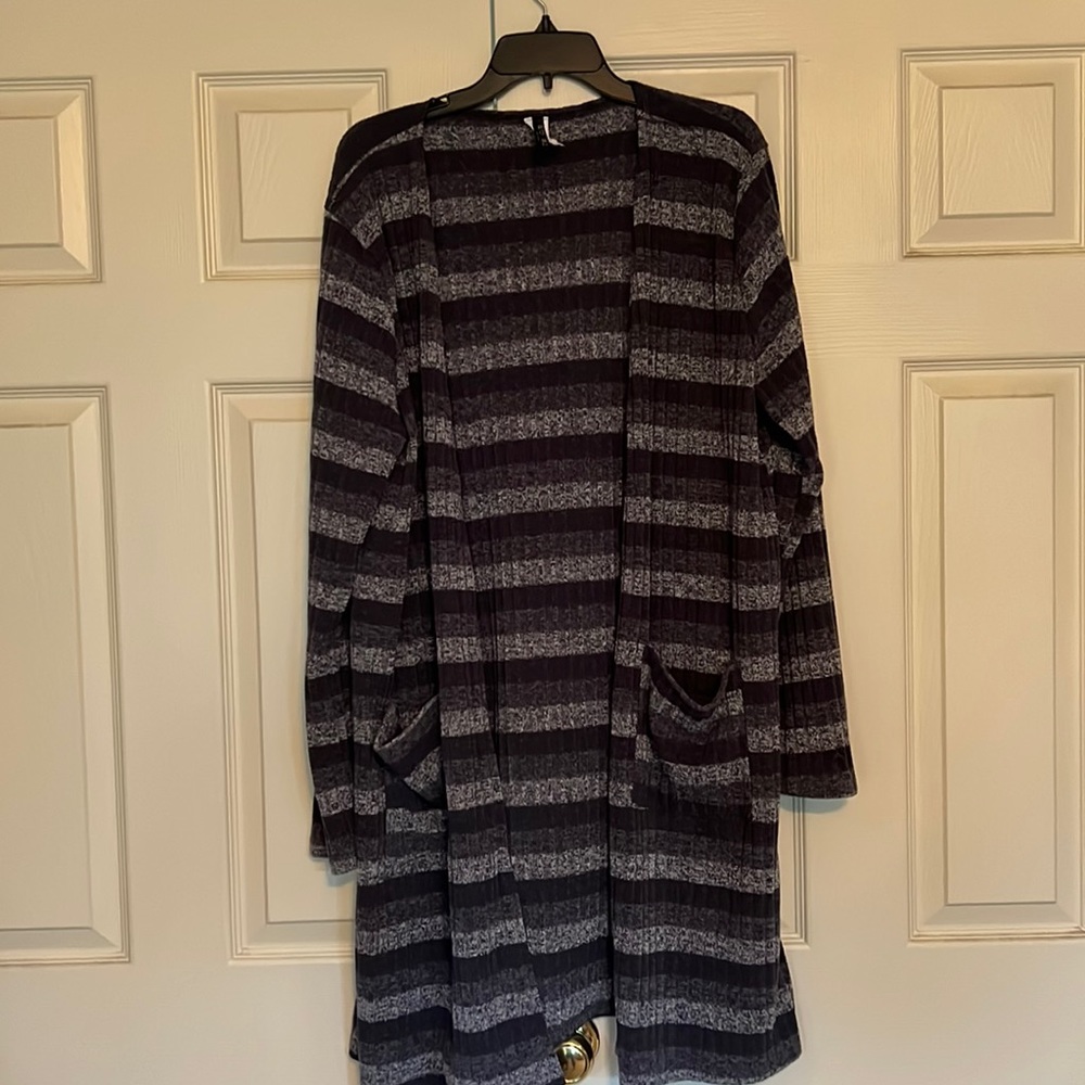 🐈Striped Black and Gray Women's Sweater